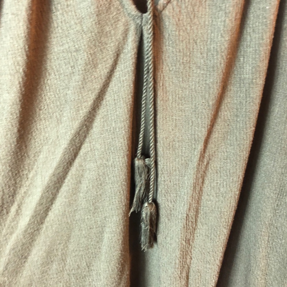 🛍 Old Navy Green Plum Blouse - Picture 6 of 6